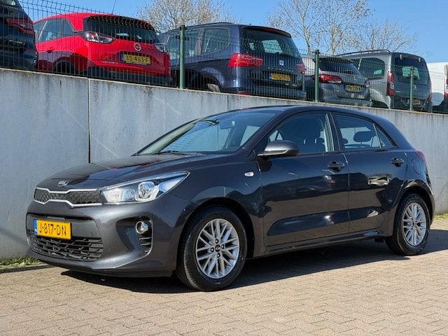 Kia Rio 1.0 TGDI DynamicLine/NAVI/CRUISE/PDC/CAMERA/NETTE AU, Auto's, Kia, Voorwielaandrijving, Gebruikt, 49 €/maand, Origineel Nederlands