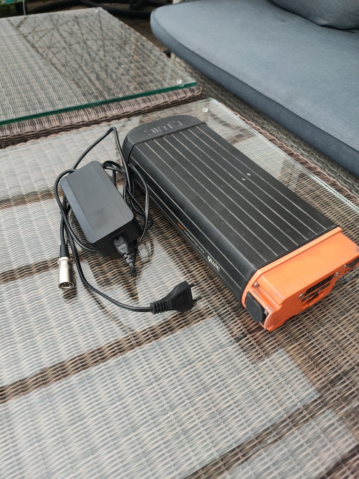 Qwic Premium accu met lader, Ophalen