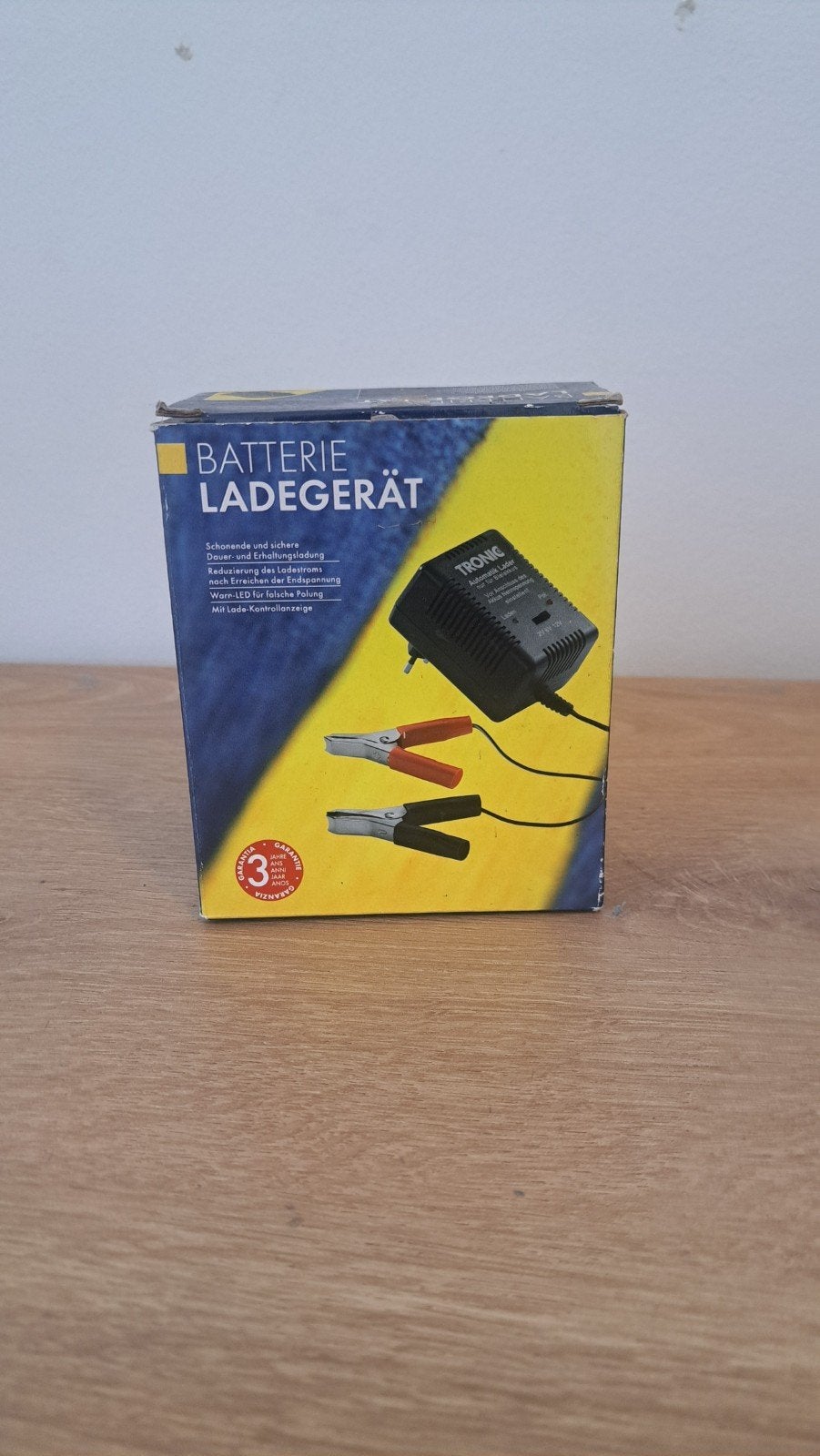 batterij oplader auto geopend, Ophalen, Zo goed als nieuw