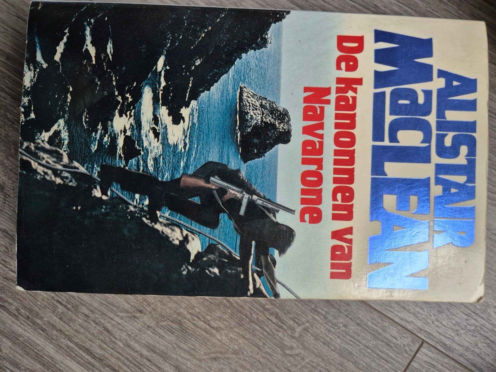 De Kanonnen van Navarone - Alistair MacLean (Boek), Ophalen of Verzenden, Gelezen, Alistair MacLean