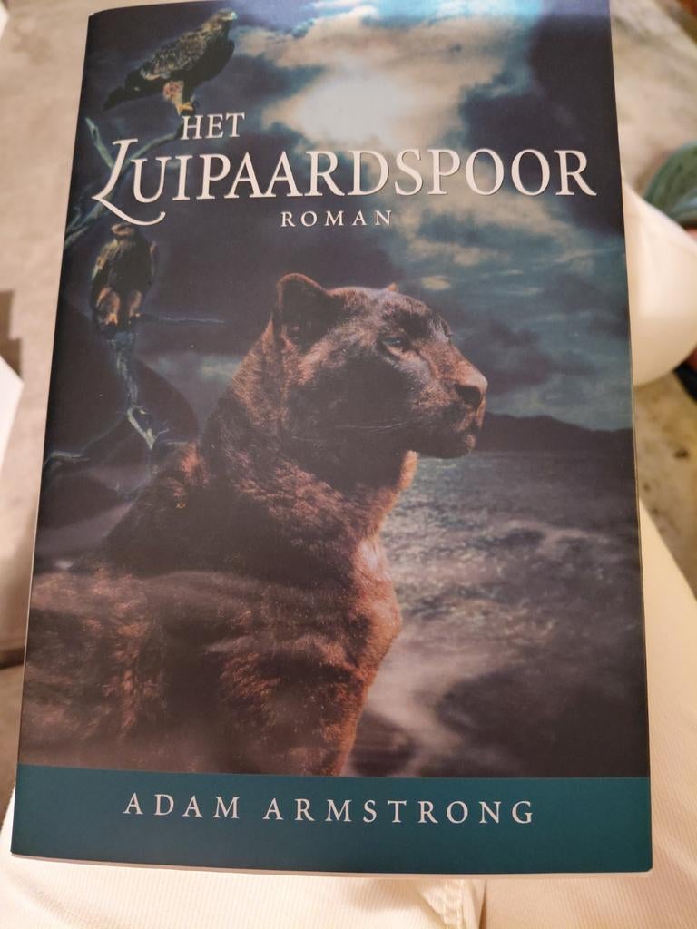 Het Luipaardspoor - Roman van Adam Armstrong, Boeken, Ophalen of Verzenden, Zo goed als nieuw, Adam Armstrong, Nederland