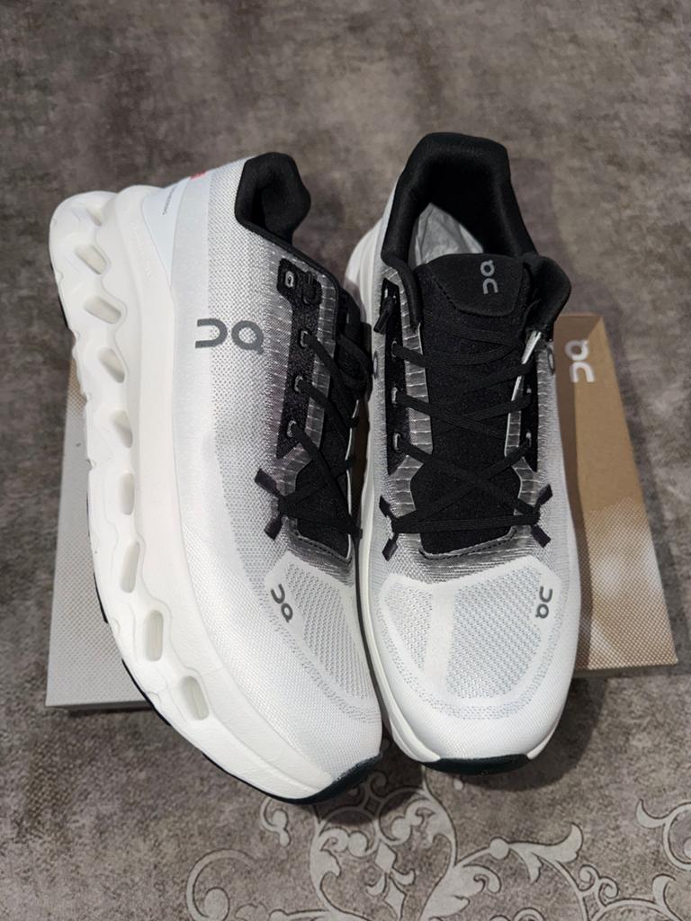 On Running Cloudmonster - Nieuw in doos, Ophalen of Verzenden, Nieuw, Wit, Sneakers of Gympen