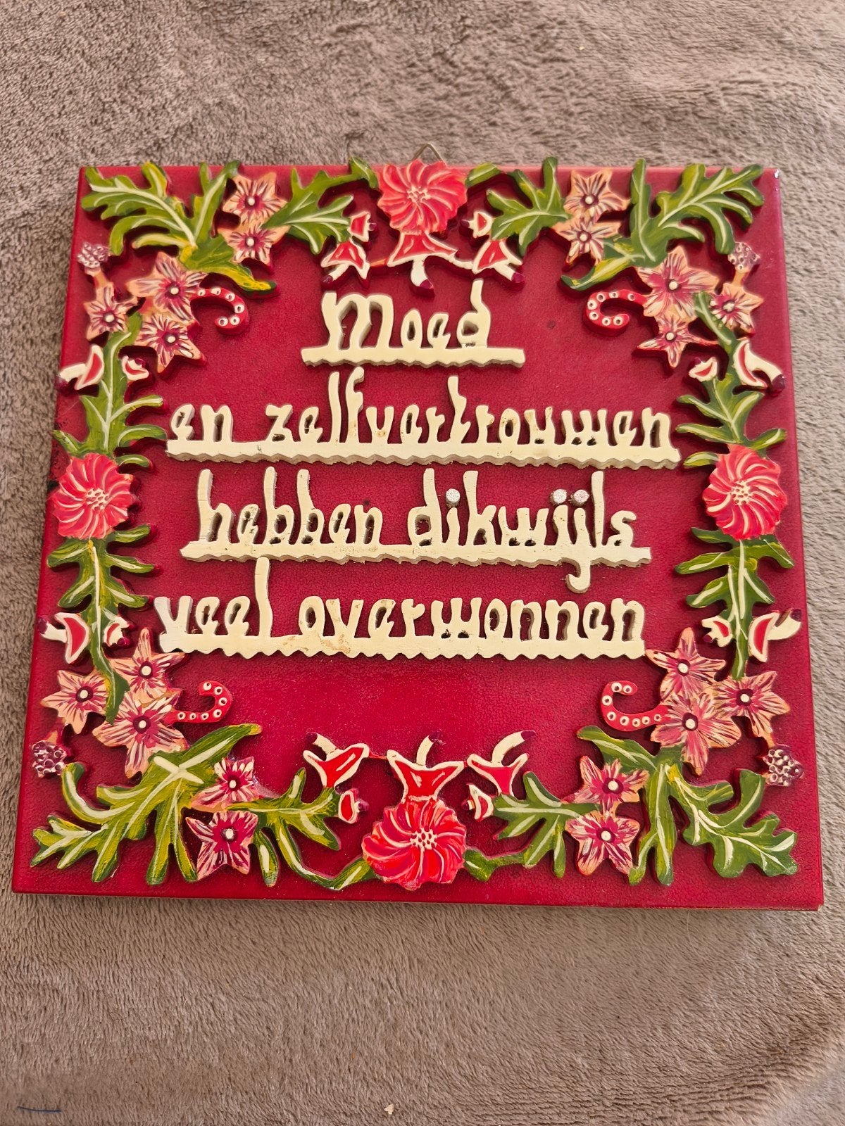 Mooie rode wandtegel met inspirerende spreuk, Ophalen of Verzenden