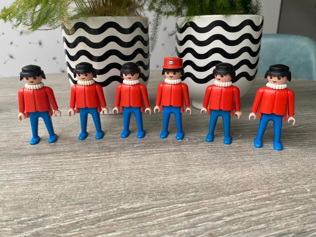6 pompbediende Esso station., Ophalen of Verzenden, Gebruikt, Los playmobil
