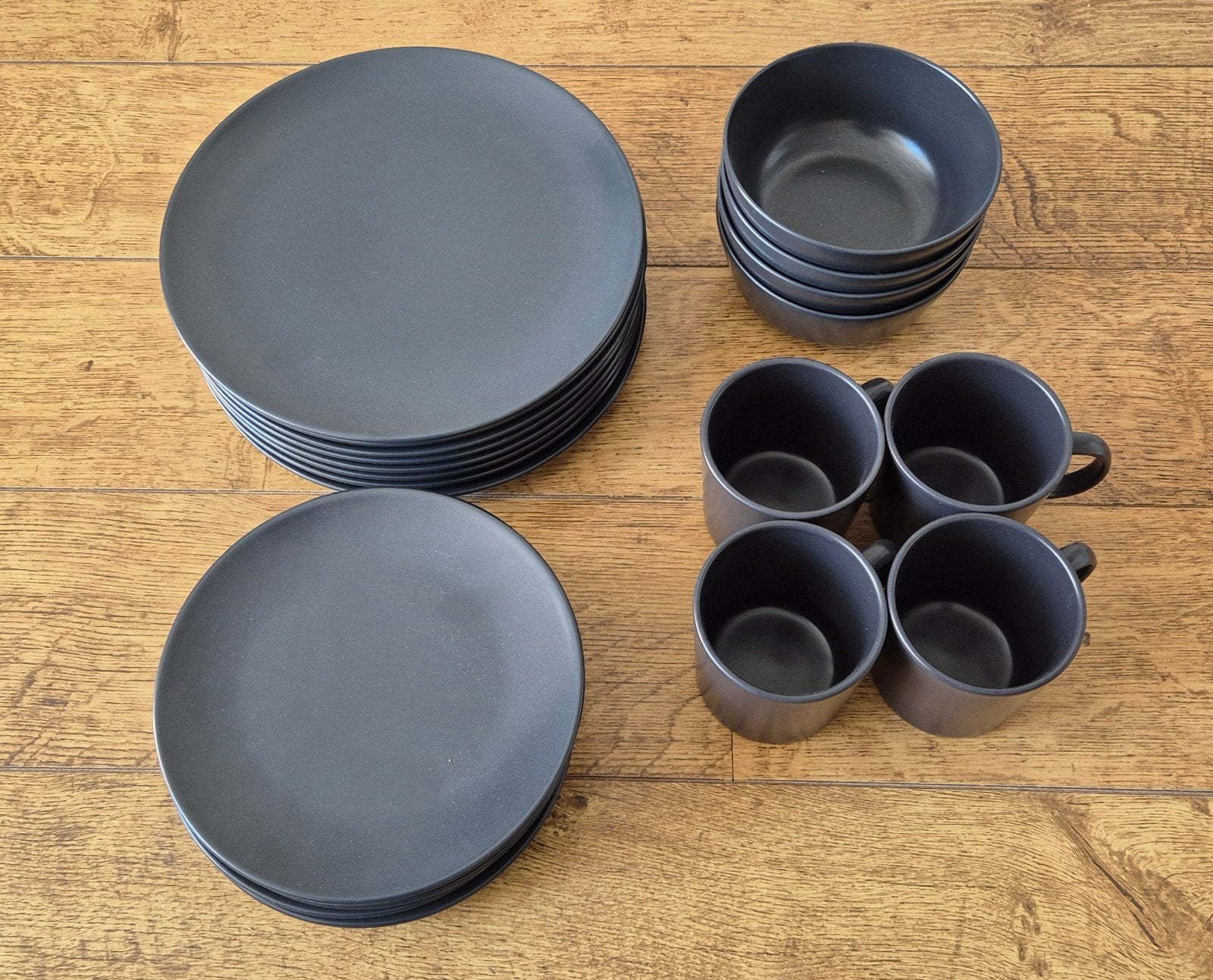 IKEA FÄRGKLAR Servies - 12 borden, 6 kommen, 4 mokken, Huis en Inrichting, Keuken | Servies, Ophalen of Verzenden, Zo goed als nieuw
