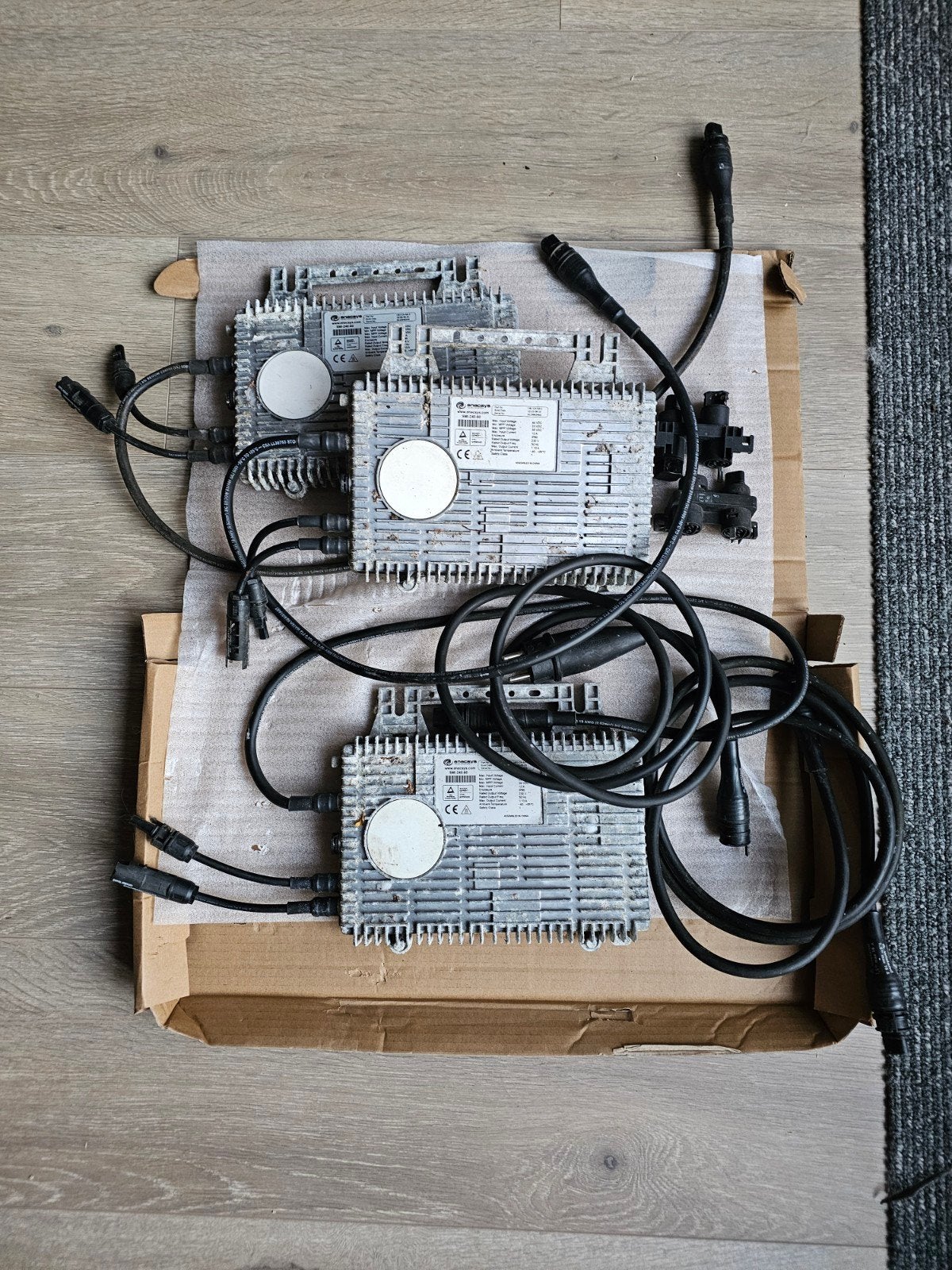 3 Enecsys SMI-240-60 micro omvormers met 230V kabel - Werke, Ophalen of Verzenden, Gebruikt