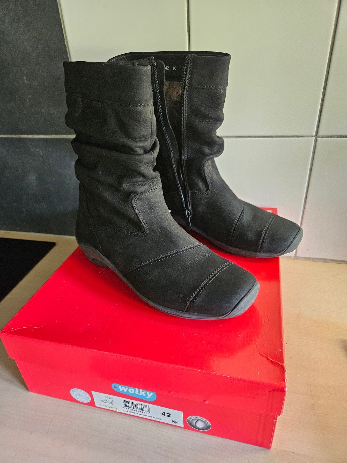Wolky nubuck zwarte laarsjes maat 42 nieuw met doos, Kleding | Dames, Schoenen, Ophalen of Verzenden, Nieuw, Zwart