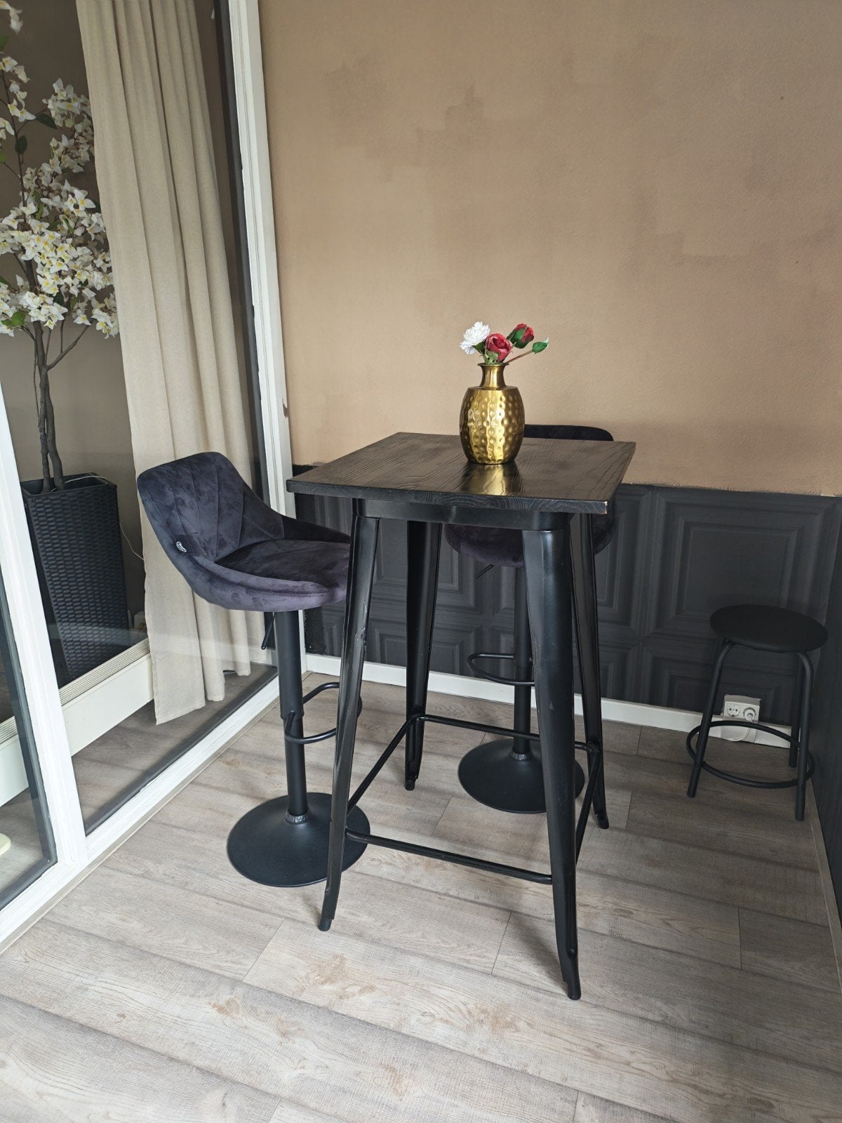 Bistro hoek met fluwelen barkrukken, Ophalen, Zo goed als nieuw, 90 cm of meer, 2 krukken