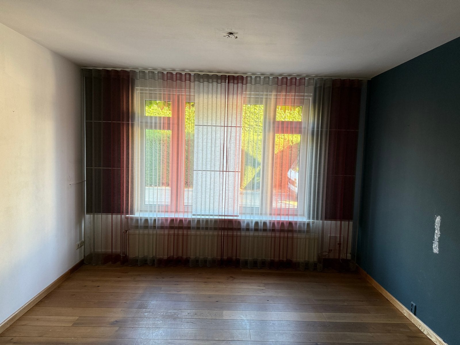 Duo rolgordijn in rood, wit en grijs, Gebruikt, Duo rolgordijn, Ophalen of Verzenden, Lichtdoorlatend