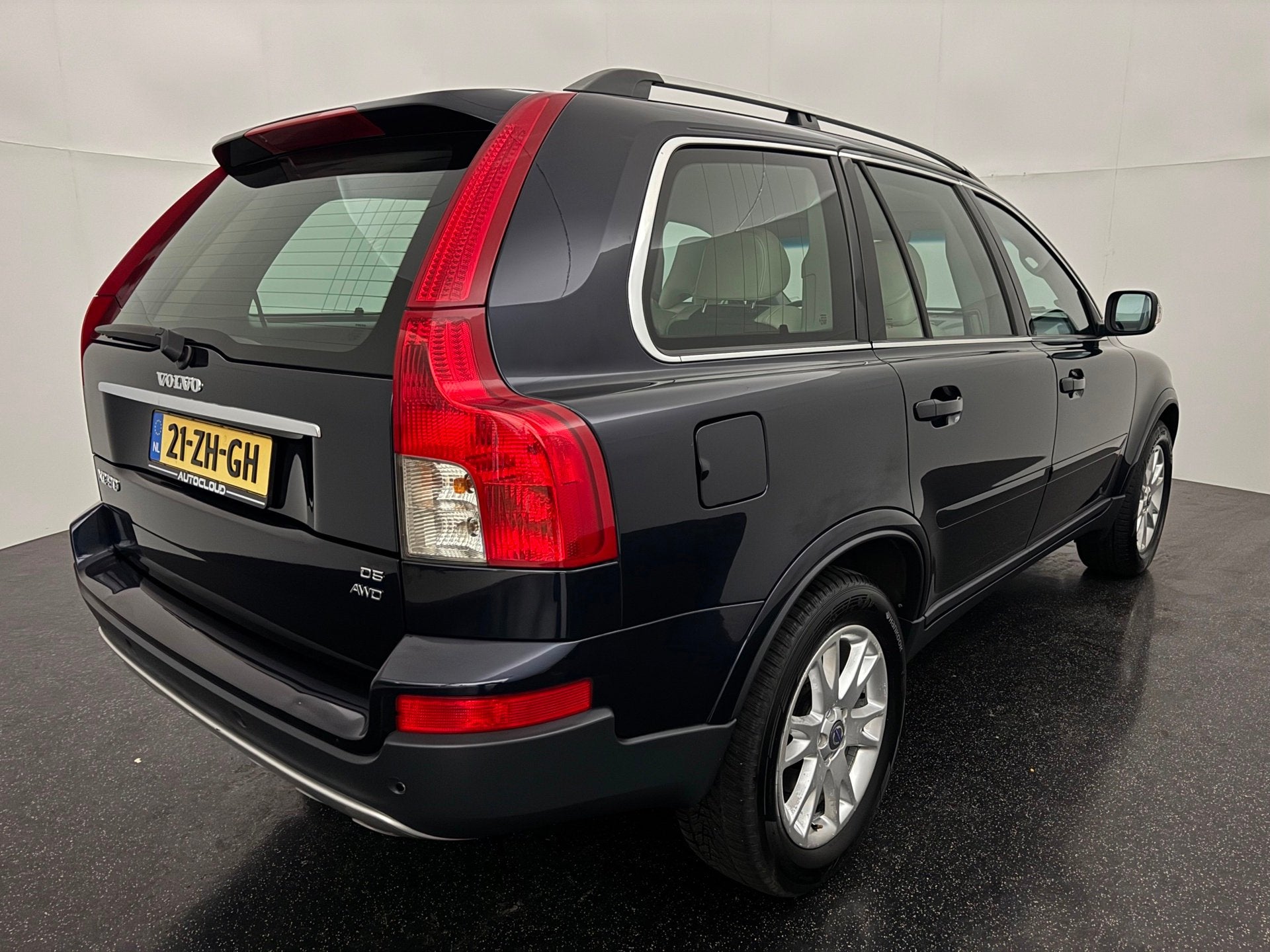 Volvo XC90 2.4 D5 AUT 185 PK Summum 7 zits / Leder / Xenon /, Auto's, Volvo, Gebruikt, Beige, 241 €/maand, Blauw