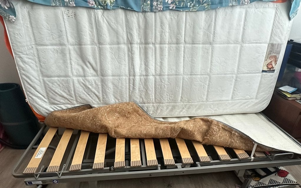 Elektrisch seniorenbed met lattenbodem zonder matras, Ophalen, 90 cm, Eenpersoons, 200 cm