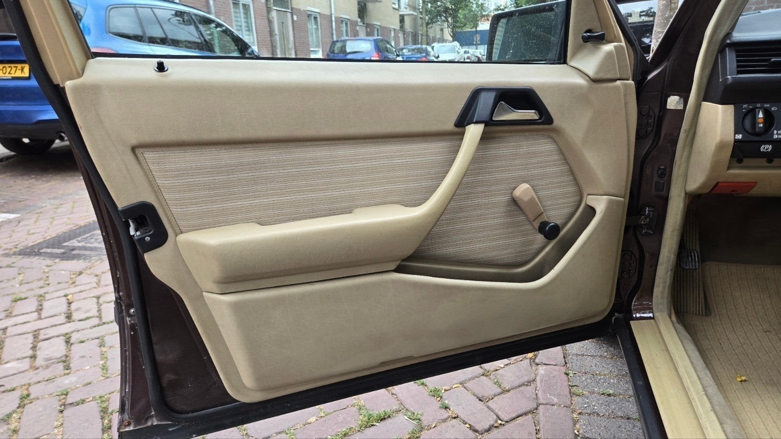 Gezocht: Deurpanelen Mercedes-Benz W124 E-klasse 1986, Auto-onderdelen, Interieur en Bekleding, Ophalen of Verzenden
