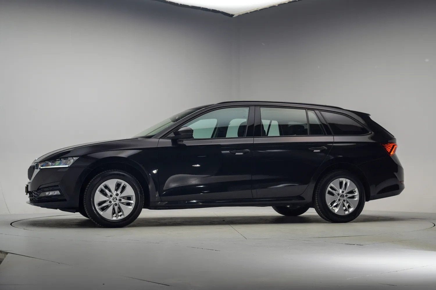 Skoda Octavia 1.5 e-TSI Business Edition Aut. [ Camera Stoel, Auto's, Dealer onderhouden, 4 cilinders, 150 pk, Zwart