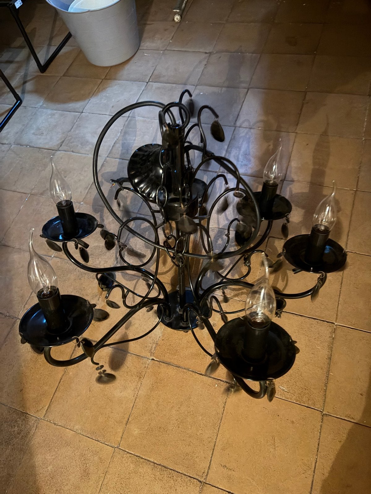 Zwarte metalen kroonluchter met 6 armen, Huis en Inrichting, Ophalen of Verzenden, Gebruikt, Metaal, E14 (klein)