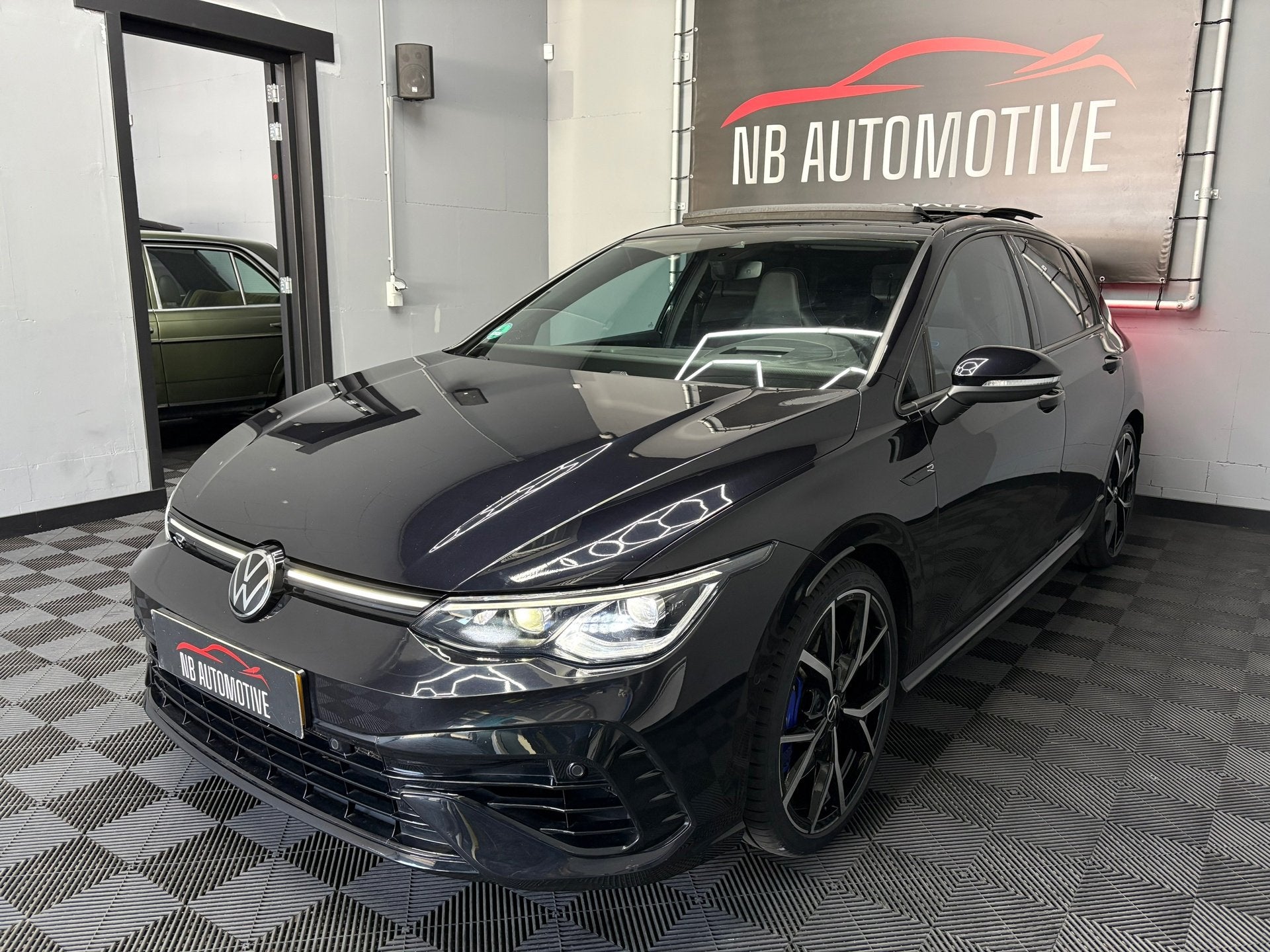 Volkswagen Golf 8 R 2.0 TSI 4M Performance, Automaat, Dealer onderhouden, Gebruikt, 4 cilinders