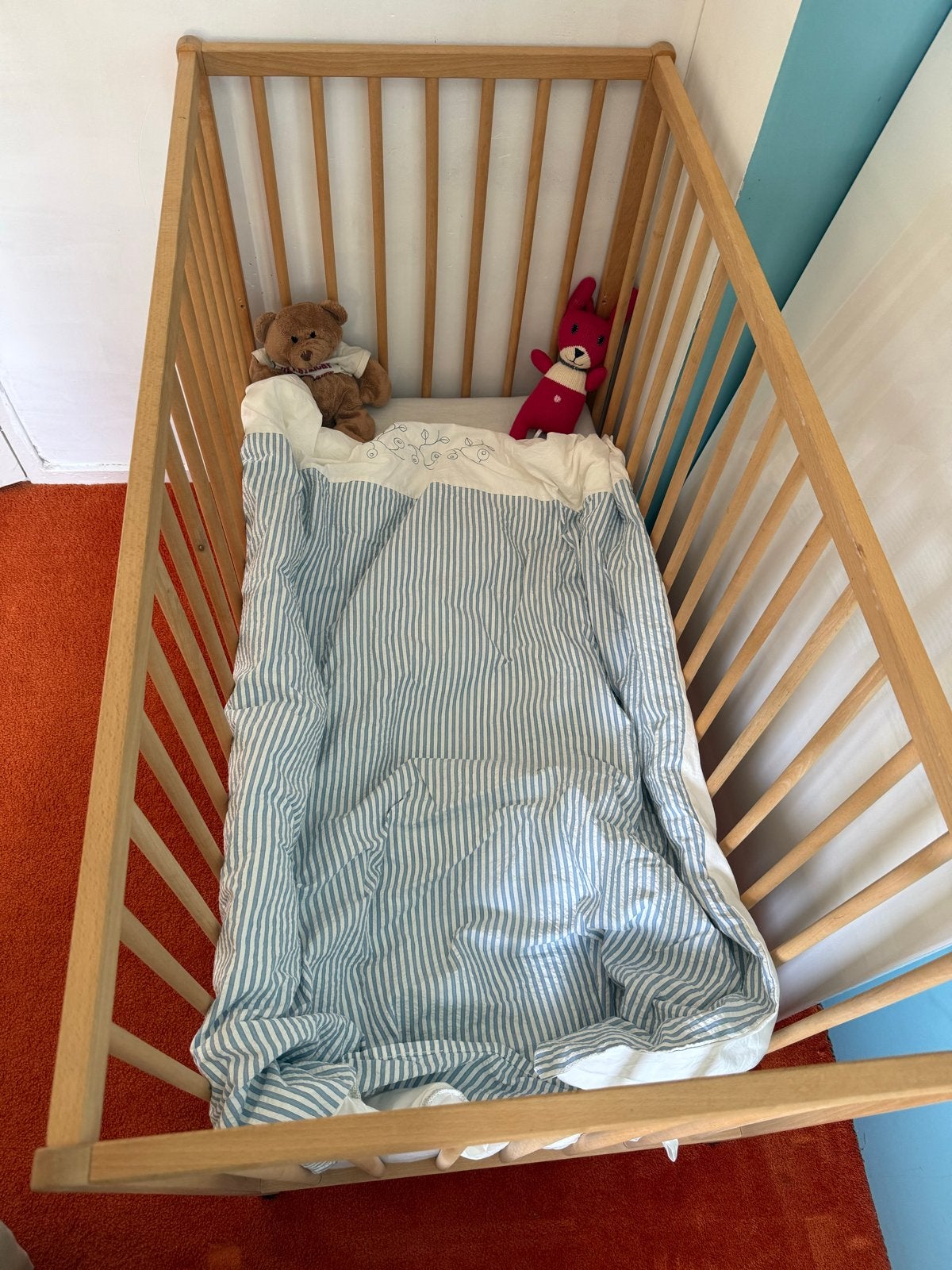 IKEA babybedje met matras en beddengoed - Zo goed als nieuw, Ophalen, Zo goed als nieuw, Minder dan 140 cm, Matras
