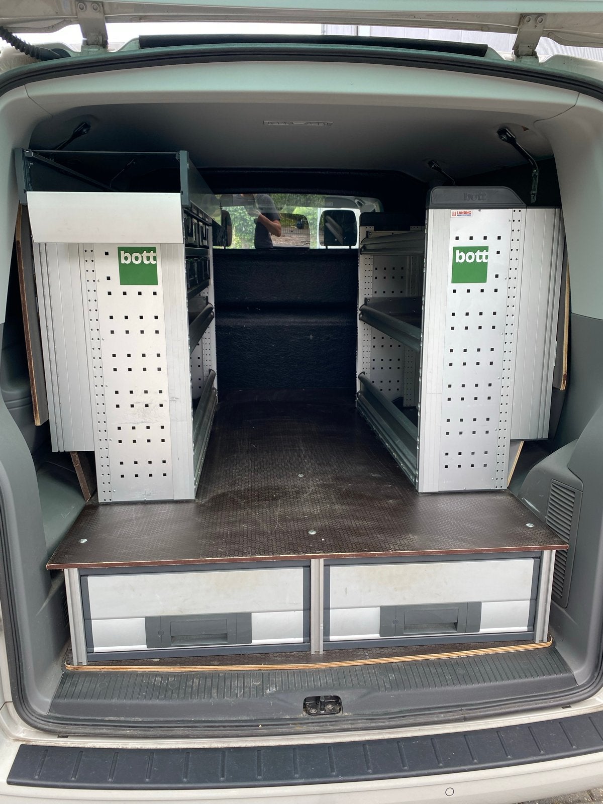 BOTT Bedrijfswageninrichting VW Transporter/Caravelle, Ophalen