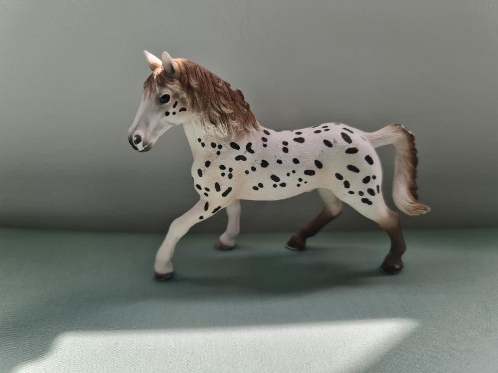 Schleich Knabstrupper hengst 13889, Verzamelen, Dierenverzamelingen, Zo goed als nieuw, Beeldje of Figuurtje, Paard, Ophalen of Verzenden