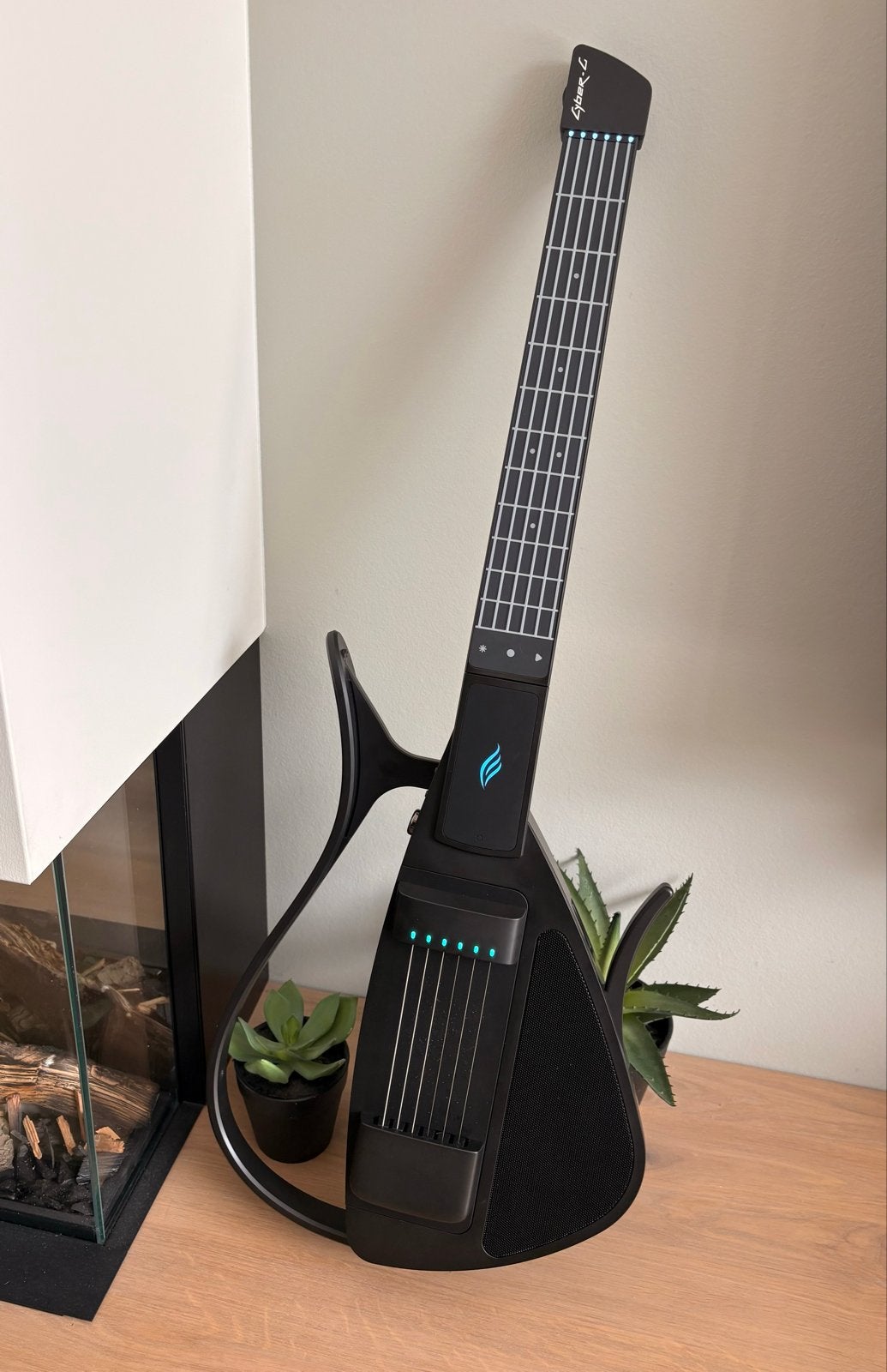 Enya Cyber G Smart Gitaar - Innovatieve Reisgitaar, Muziek en Instrumenten, Met versterker, Zo goed als nieuw, Solid body, Ophalen
