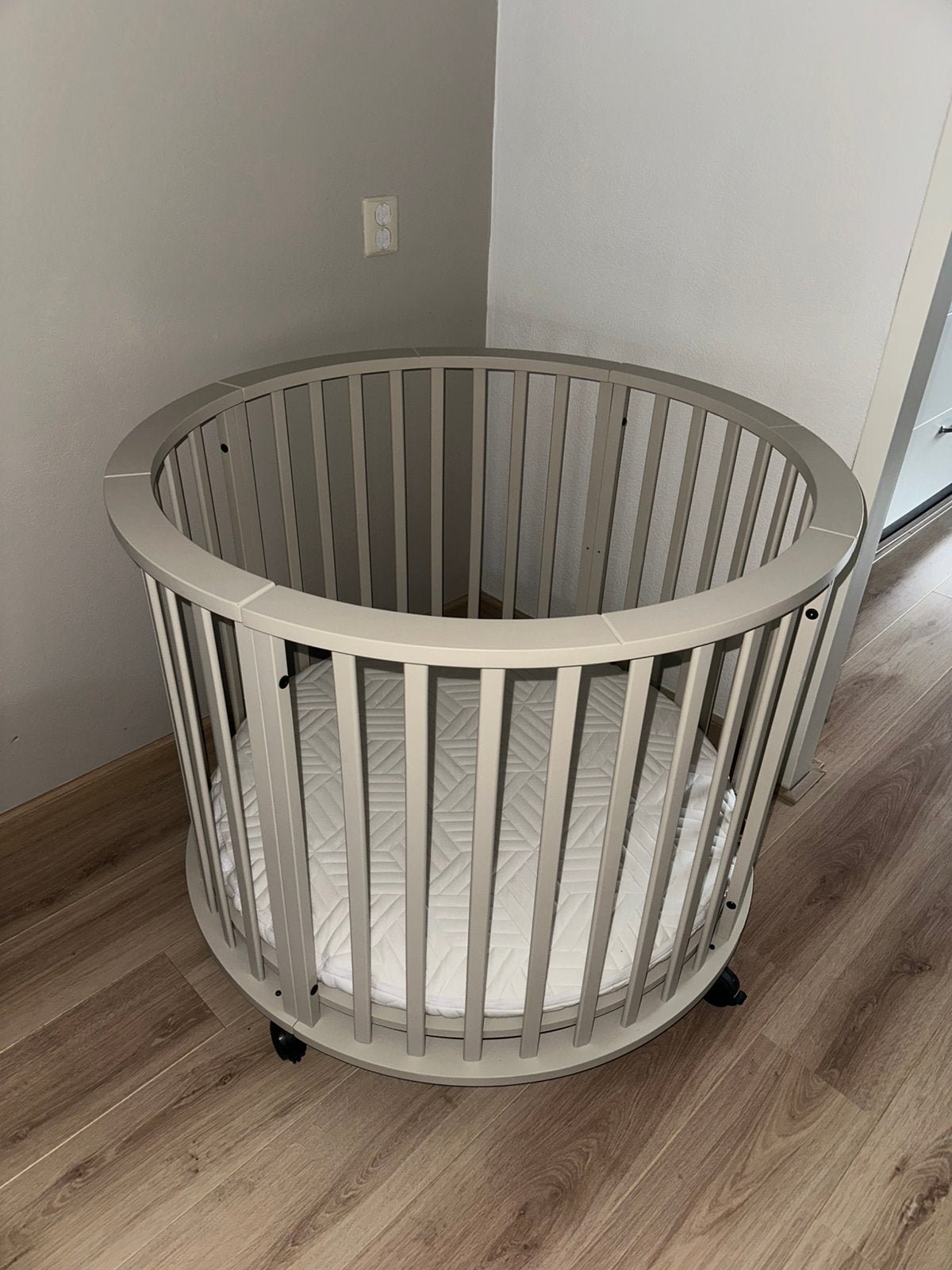 Europe Baby Box Circa - Oatmeal incl matras, Kinderen en Baby's, Boxen, Ophalen, Zo goed als nieuw, Rond