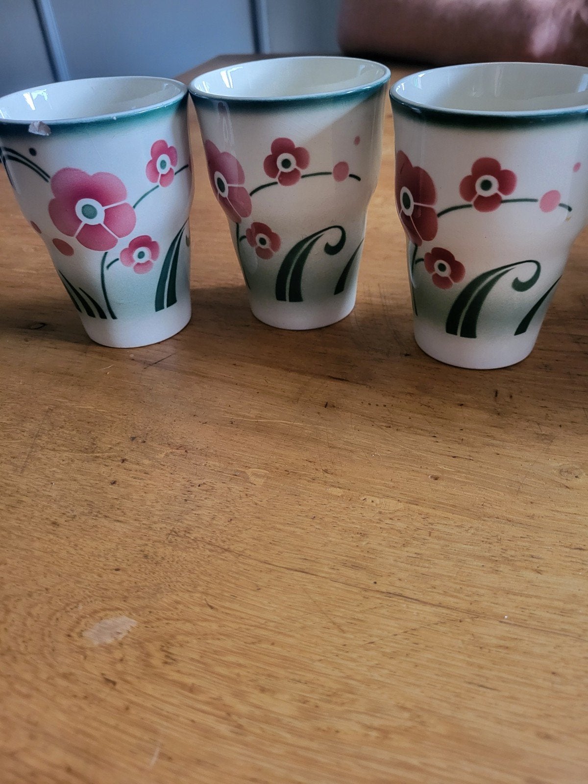 Vintage keramische kan en bekers met bloemmotief, Antiek en Kunst, Antiek | Keramiek en Aardewerk, Ophalen of Verzenden