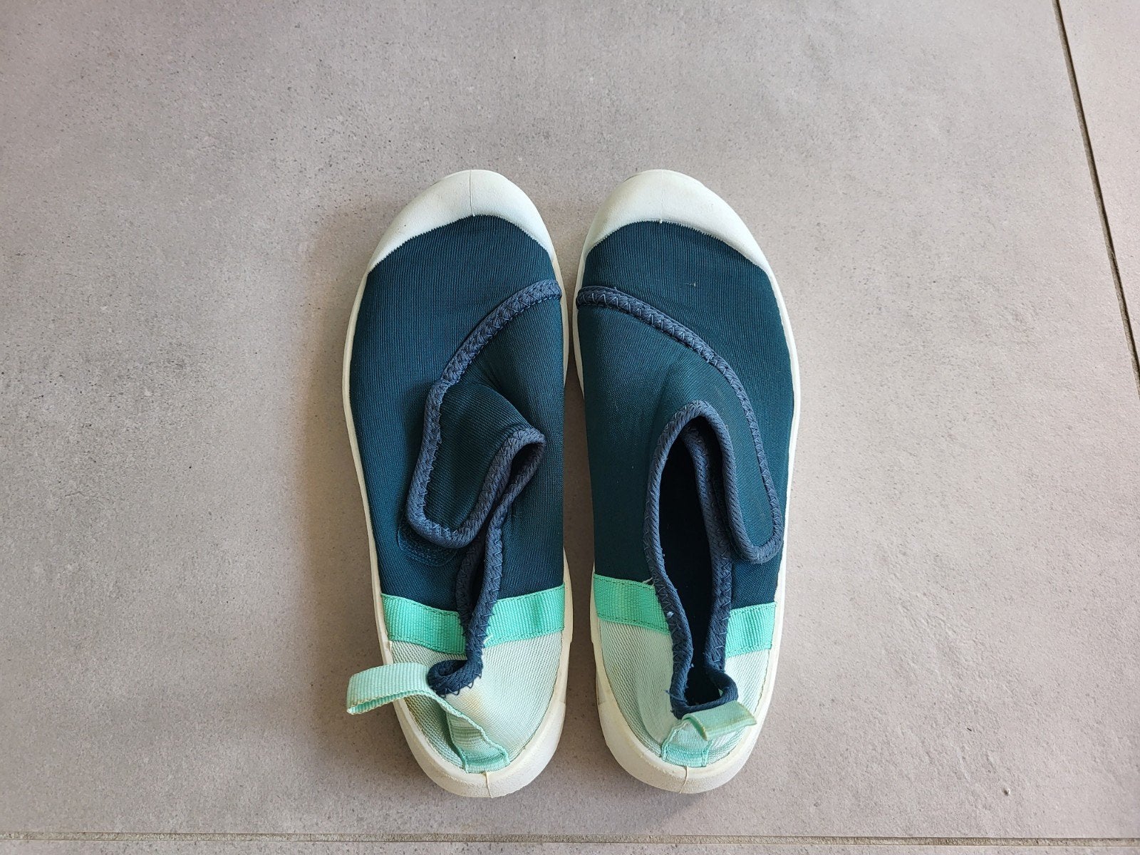 Decathlon waterschoenen maat 34-35, Kinderen en Baby's, Kinderkleding | Schoenen en Sokken, Ophalen, Gebruikt, Jongen of Meisje