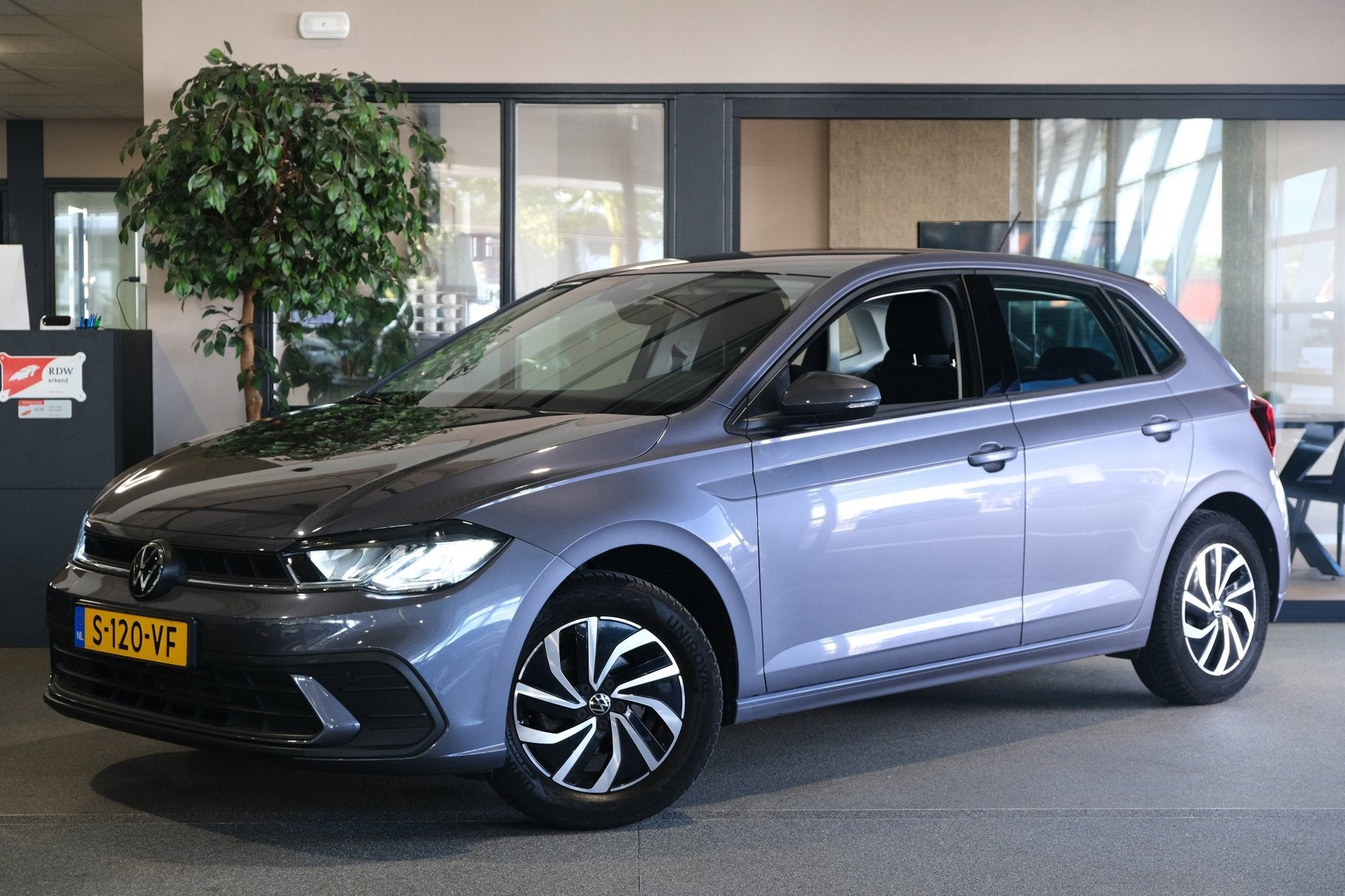Volkswagen Polo 1.0 TSI Life Business Viritual Navi Carplay, Voorwielaandrijving, Dealer onderhouden, Stof, Gebruikt