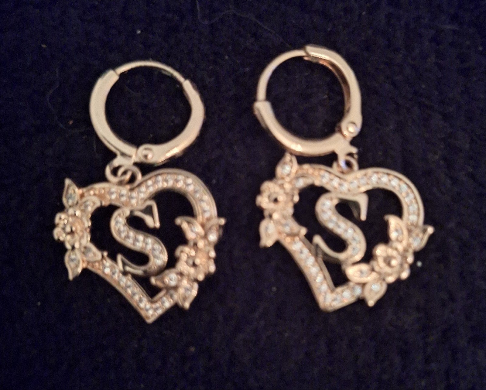 Oorhangers met de letter S., Sieraden, Tassen en Uiterlijk, Oorbellen, Overige materialen, Hangers, Nieuw, Ophalen of Verzenden
