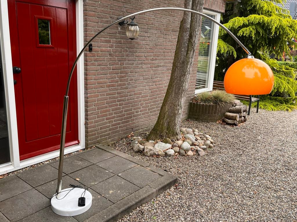 Booglamp met Oranje Kap - Modern Design, Huis en Inrichting, Lampen | Vloerlampen, Ophalen, Zo goed als nieuw, Metaal, 150 tot 200 cm