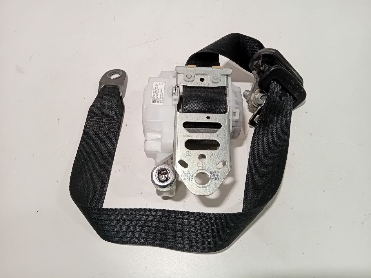 Veiligheidsgordel links voor Toyota iQ, Onderdelen@venauto.nl, Van der Ven Autorecycling B.V., Gebruikt, Ettenseweg 76, 4706 PB Roosendaal, The Netherlands