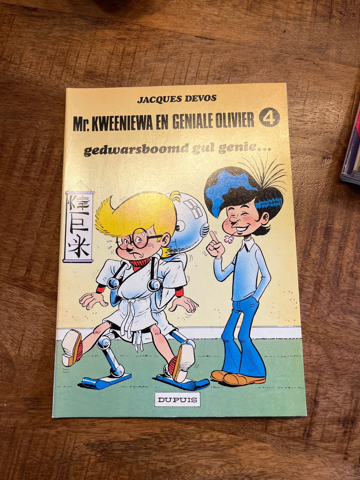 Mr. Kweeniewa en Geniale Olivier 4 - Gedwarsboomd gul genie, Boeken, Eén stripboek, Ophalen of Verzenden, Gelezen