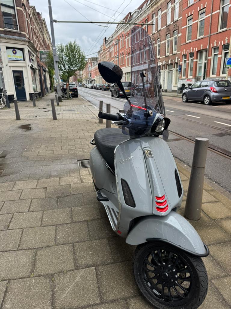 Vespa sprint iGet 2020 Nardo Grey, Ophalen, Gebruikt