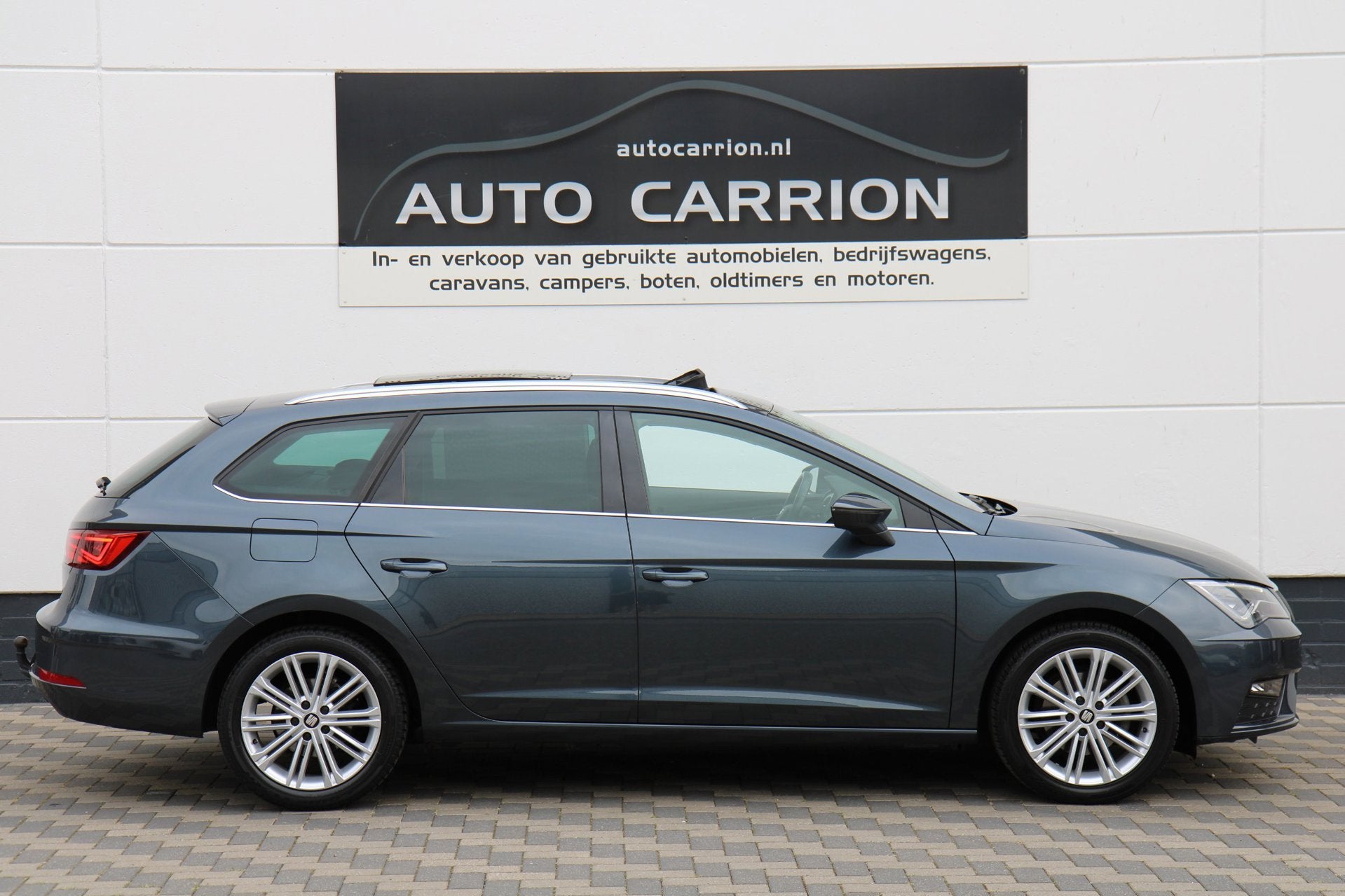 Seat Leon ST 1.5 TSI 150PK Xcellence Pano Carplay ECC Haak, Voorwielaandrijving, Zwart, 4 cilinders, 150 pk