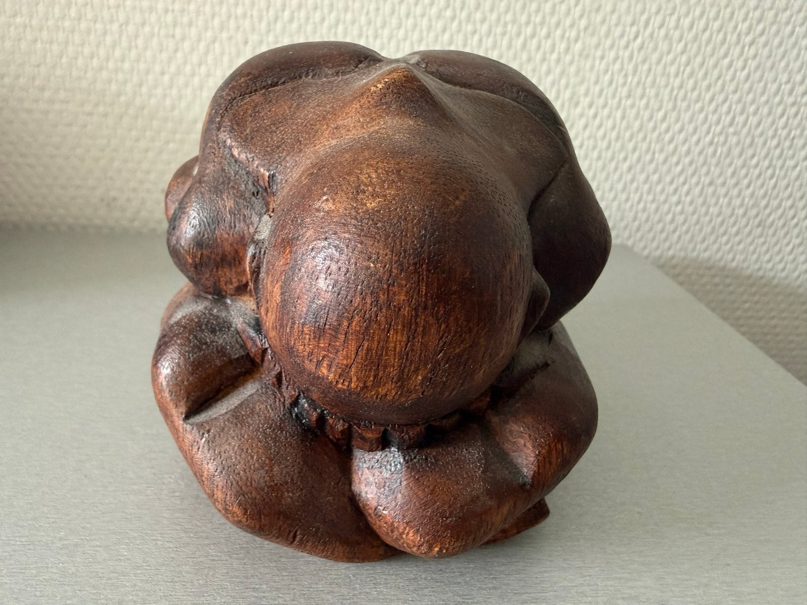 Handgesneden Houten Orang Malu Yogi Man Beeldje, Minder dan 20 cm, Verzenden, Handgemaakt, Beeld