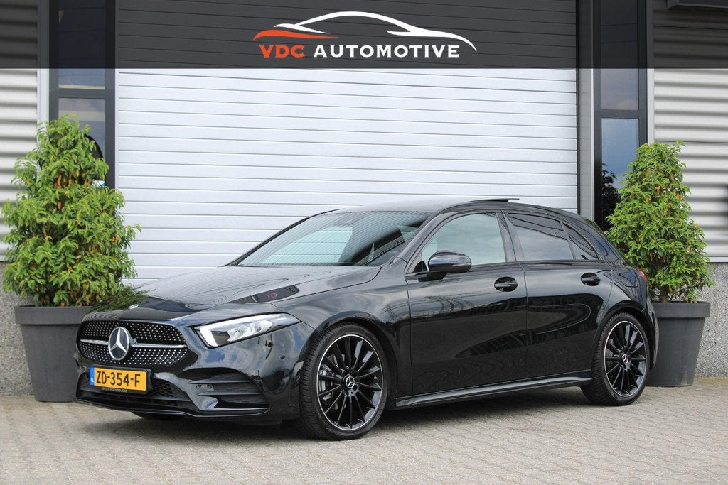 Mercedes-Benz A-Klasse 180 AMG Pano | Multispaak | Carplay |, 136 pk, Gebruikt, 4 cilinders, Leder en Stof