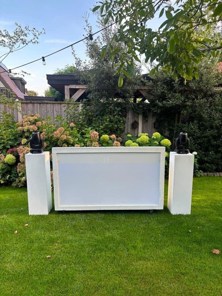 DJ Booth met led verlichting en 2 zuilen voor movingheads, Ophalen of Verzenden, Gebruikt, Overige merken