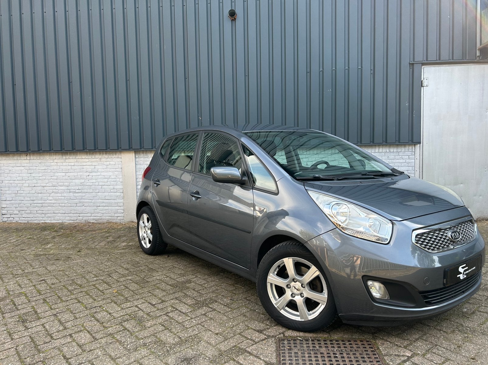 Kia Venga 1.6 Cvvt AUT 2010 Grijs AUTOMAAT, Dealer onderhouden, 1169 kg, 1591 cc, 4 cilinders
