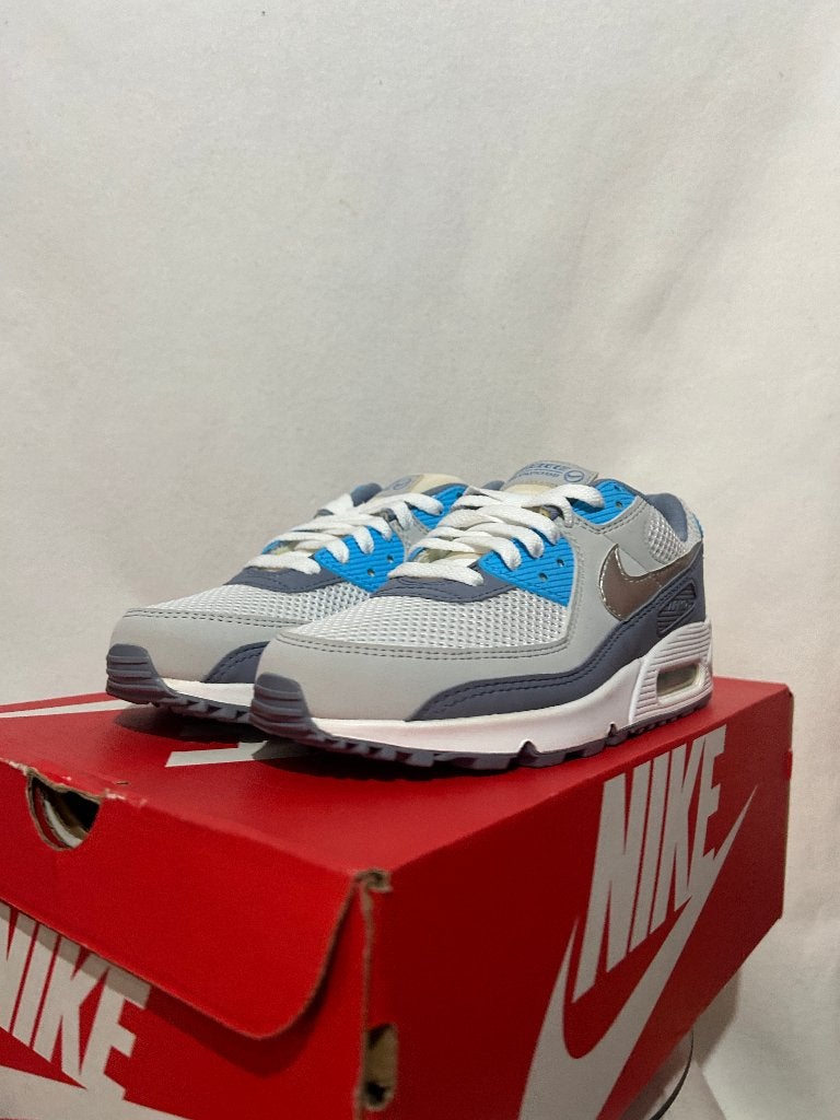 NIEUW! Maat 40,5 - Nike Air Max 90 SE Platinum Ashen Slate, Overige kleuren, Verzenden, Nike, Nieuw