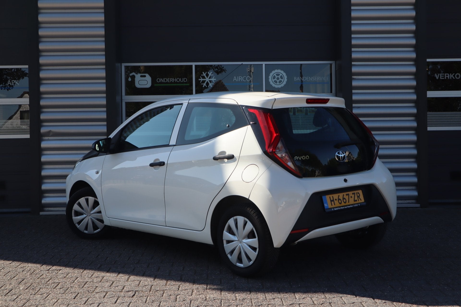 Toyota Aygo 1.0 VVT-i x, Stof, Gebruikt, 4 stoelen, Wit