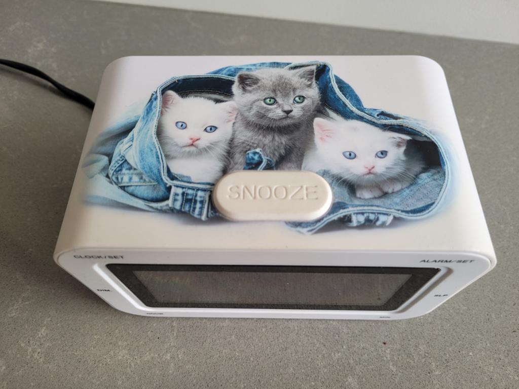 Wekkerradio met kittens, Ophalen of Verzenden, Gebruikt, Digitaal
