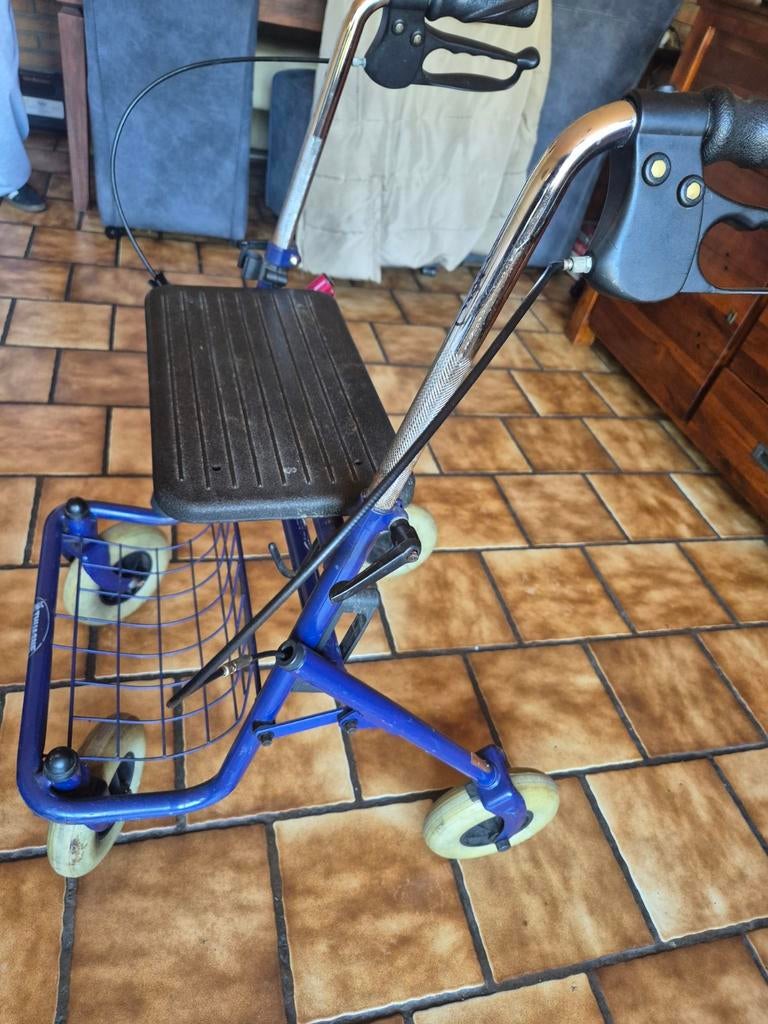Rollator blauw stevig heeft meer in de berging gestaan., Diversen, Rollators, Ophalen, Gebruikt