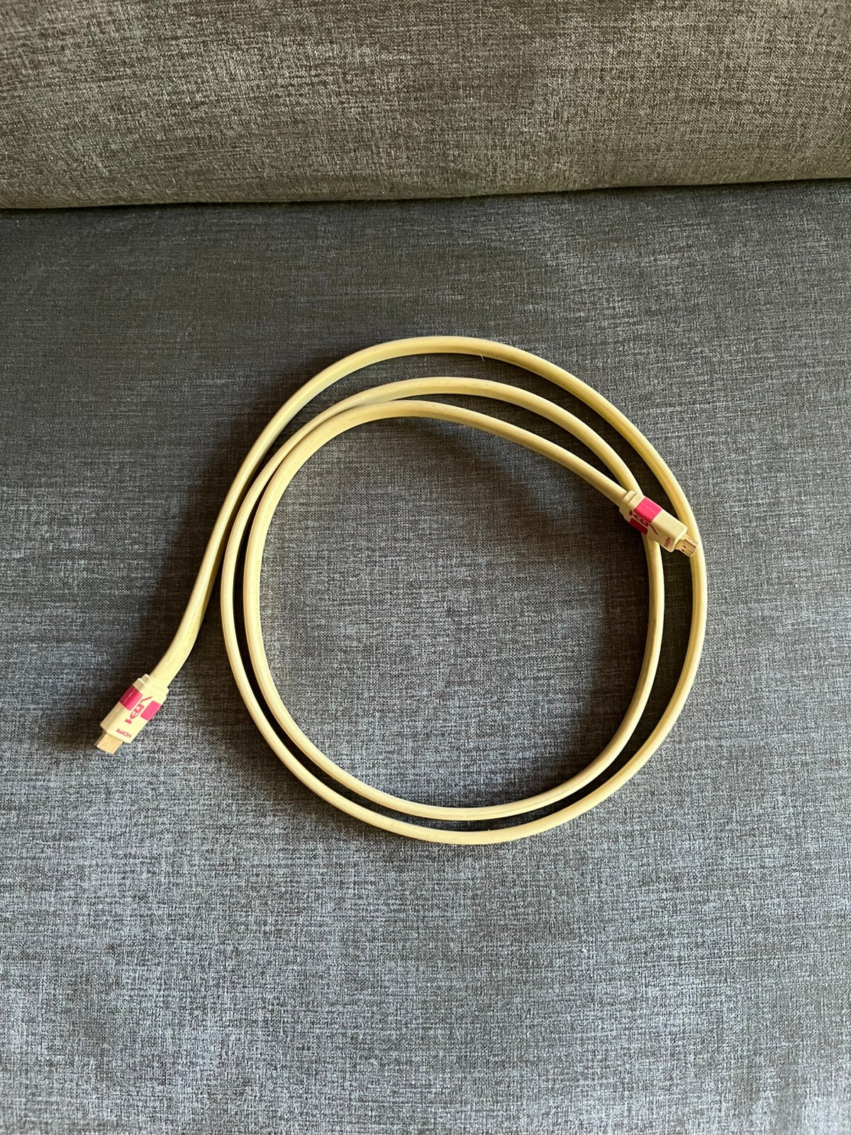 Van den Hul HDMI Flat 2m kabel, Audio, Tv en Foto, Audiokabels en Televisiekabels, Ophalen of Verzenden, Zo goed als nieuw, HDMI-kabel