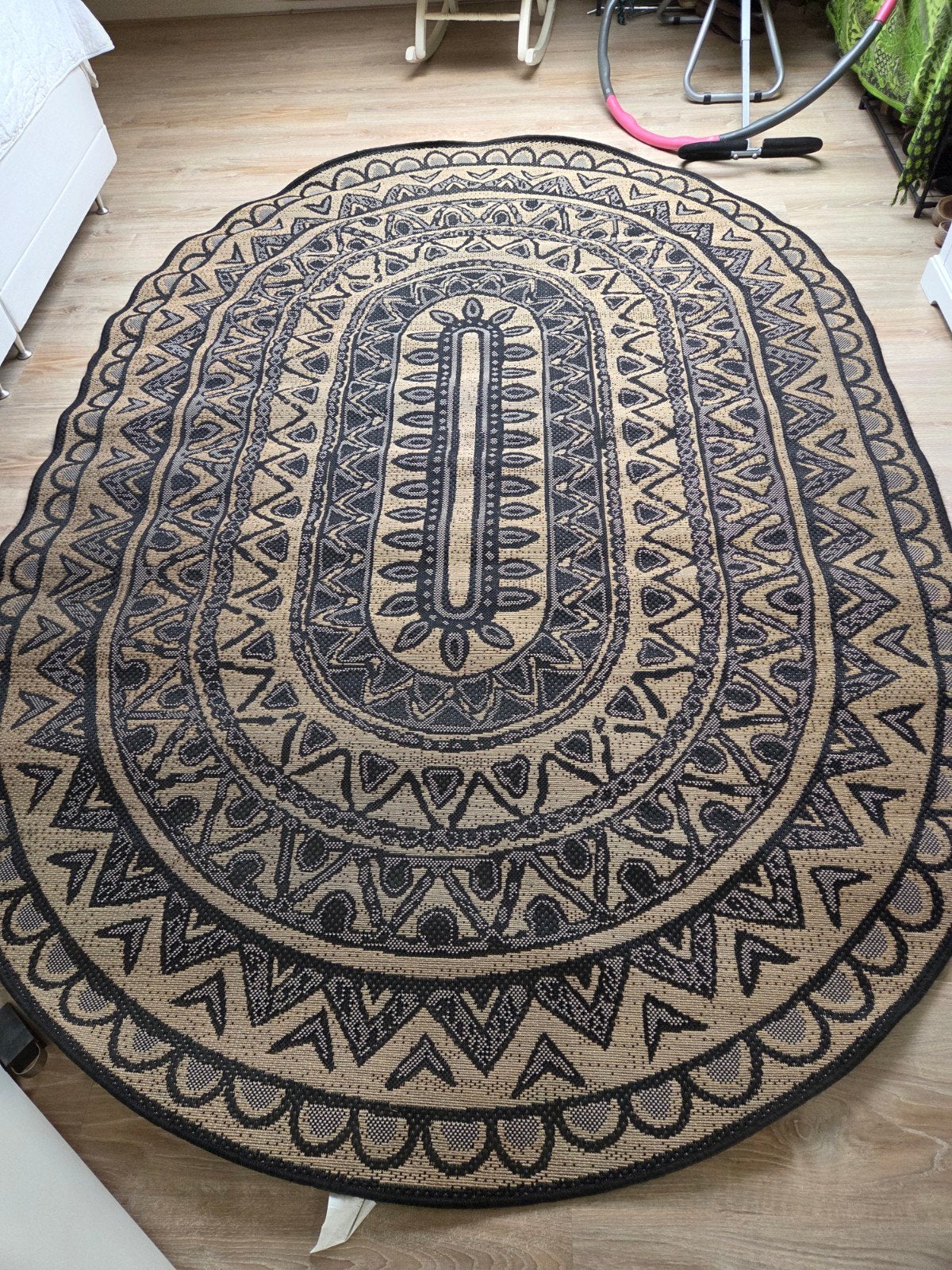 vloerkleed € 15, Huis en Inrichting, Ophalen, Zo goed als nieuw, Ovaal, 200 cm of meer
