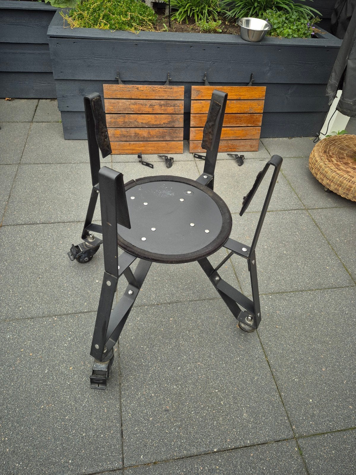The Bastard Large Kamado Onderstel + tafels., Ophalen, Gebruikt, The Bastard