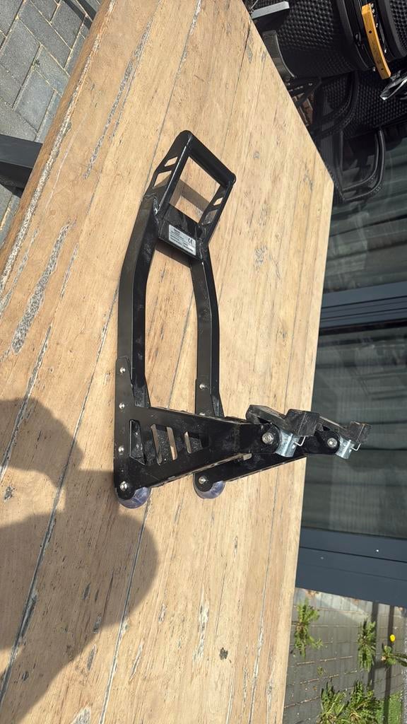 Paddock stand, Motoren, Ophalen