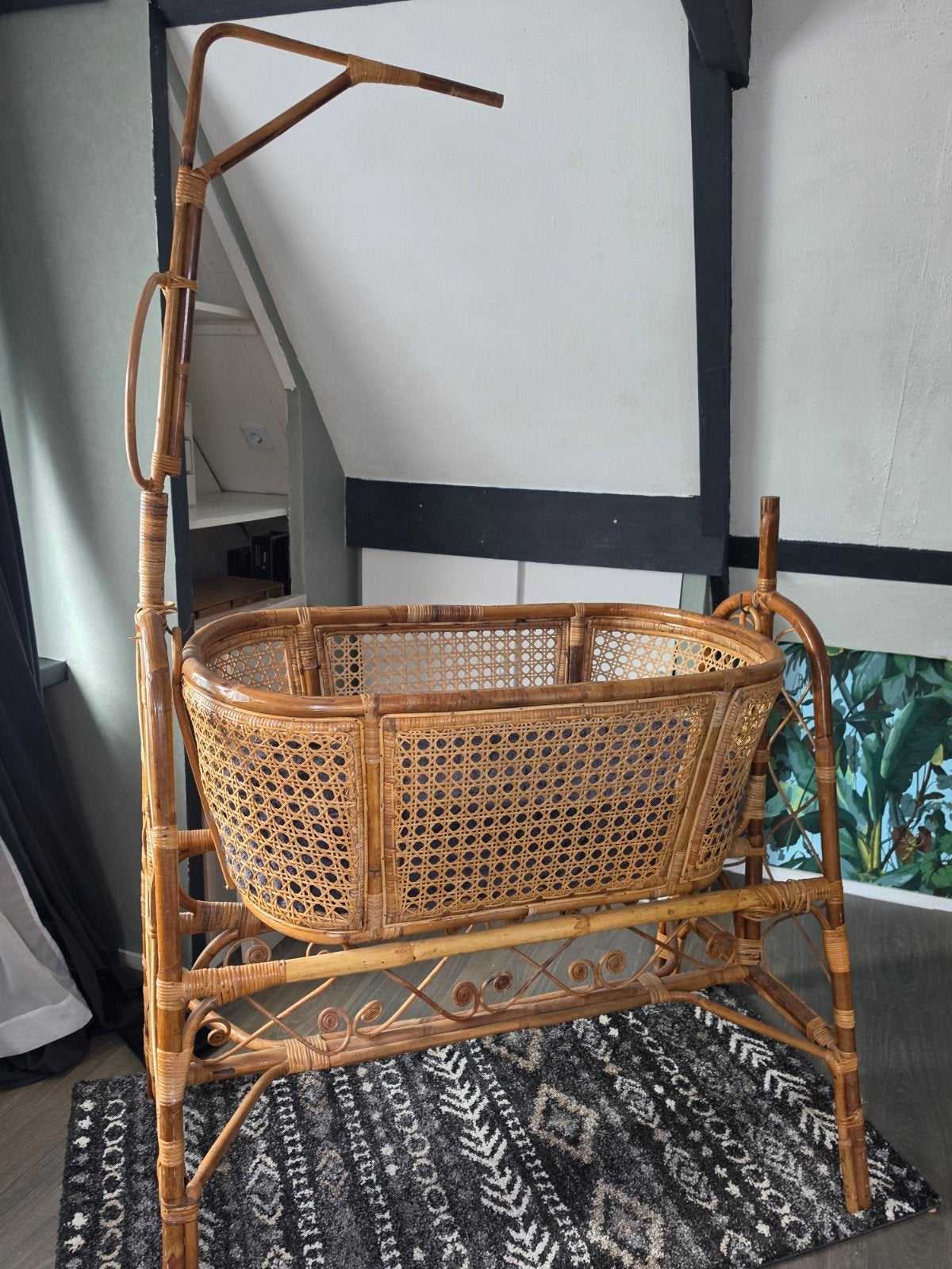 Vintage rotan wieg met standaard handgemaakt, Kinderen en Baby's, Babywiegjes en Ledikanten, Ophalen, Gebruikt, Wieg