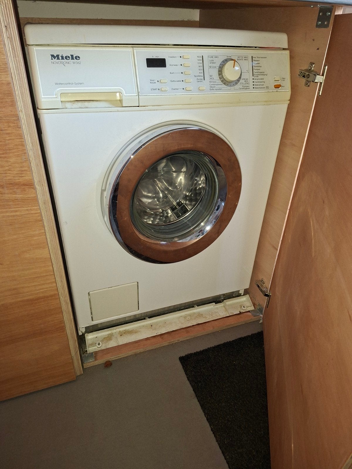 Miele Novotronic W 362  - Defect Verwarmingselement, Witgoed en Apparatuur, Ophalen, 1200 tot 1600 toeren, 4 tot 6 kg, Voorlader