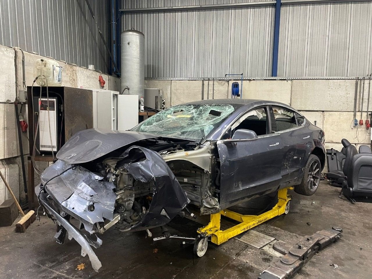 Foto 17 van Ruitenwissermotor voor Tesla Model 3