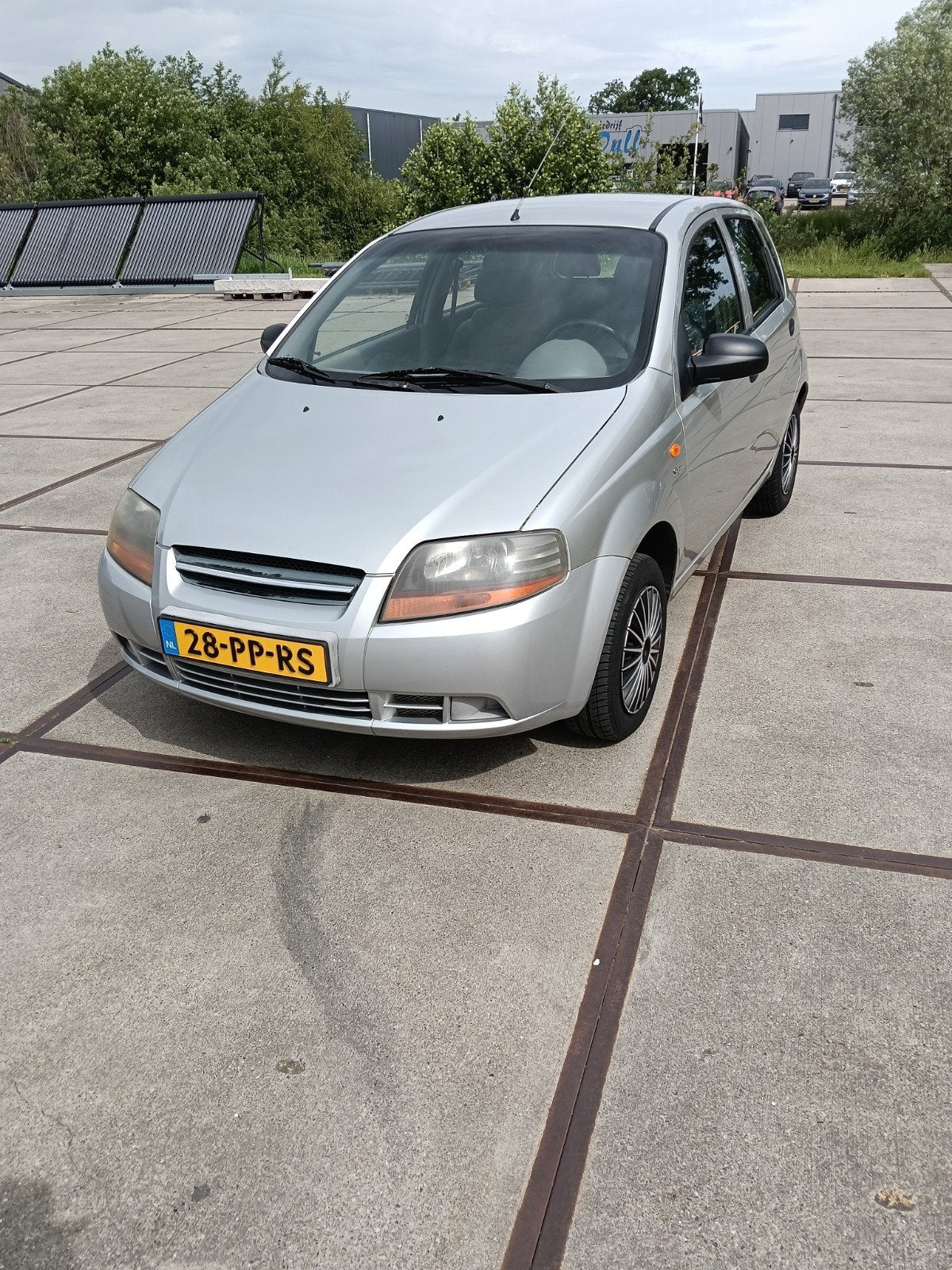 Daewoo Kalos 1.2 2004 Grijs, Auto's, Daewoo, Voorwielaandrijving, 1150 cc, Metallic lak, 31 €/maand
