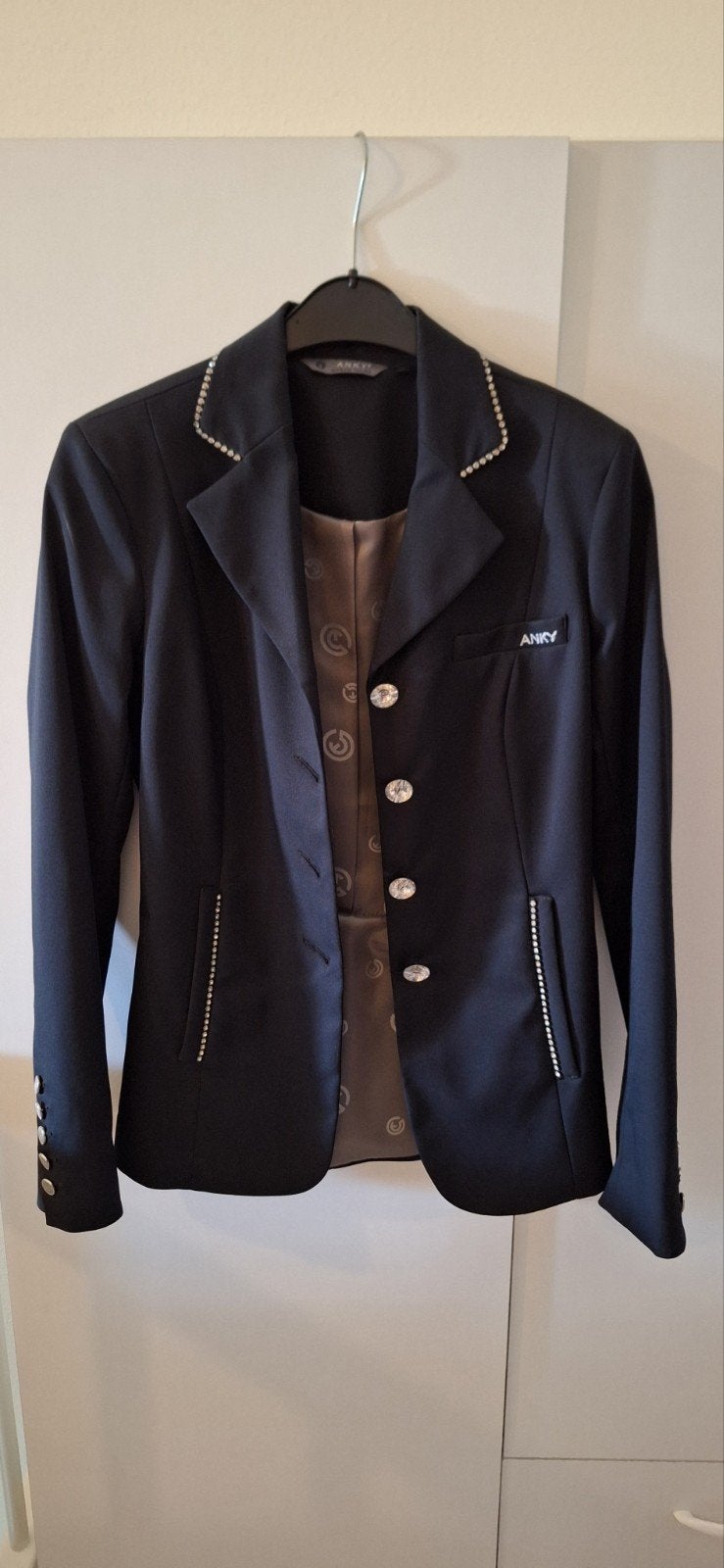 Zwart wedstrijd jasje Anky, Dieren en Toebehoren, Paardrijkleding, Ophalen, Zo goed als nieuw, Dressuur, Bovenkleding